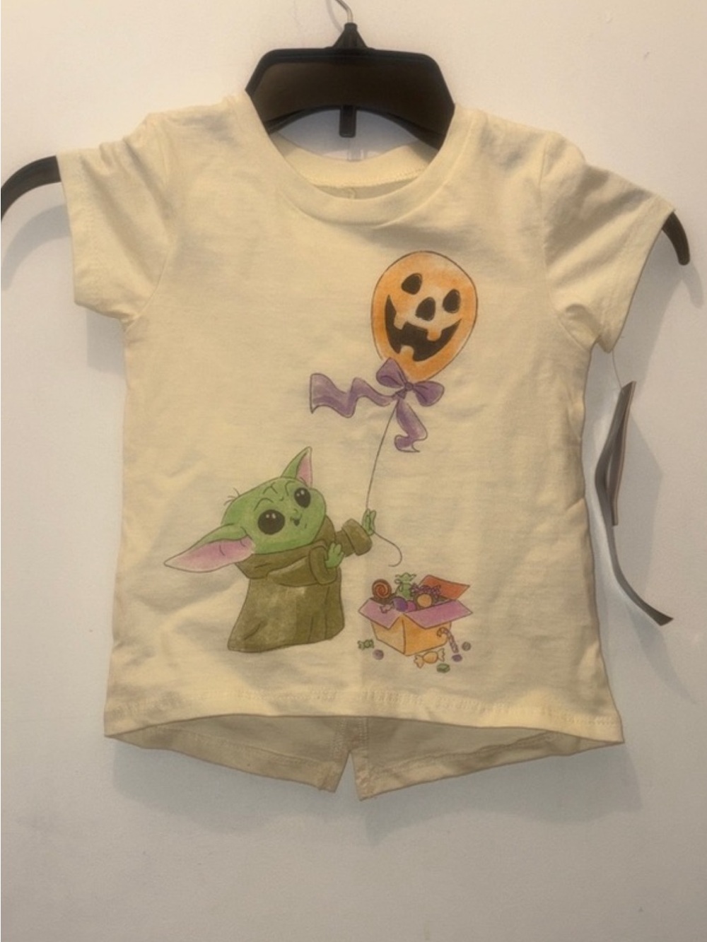 Disney Cream Graphic Tee with Green Grogu and Orange Pumpkin Balloon new 5t